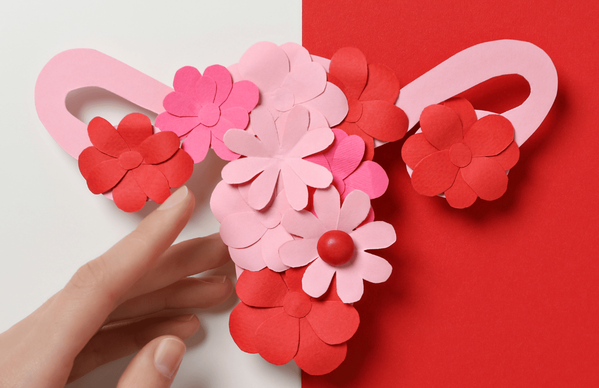 Papieren baarmoeder met bloemen