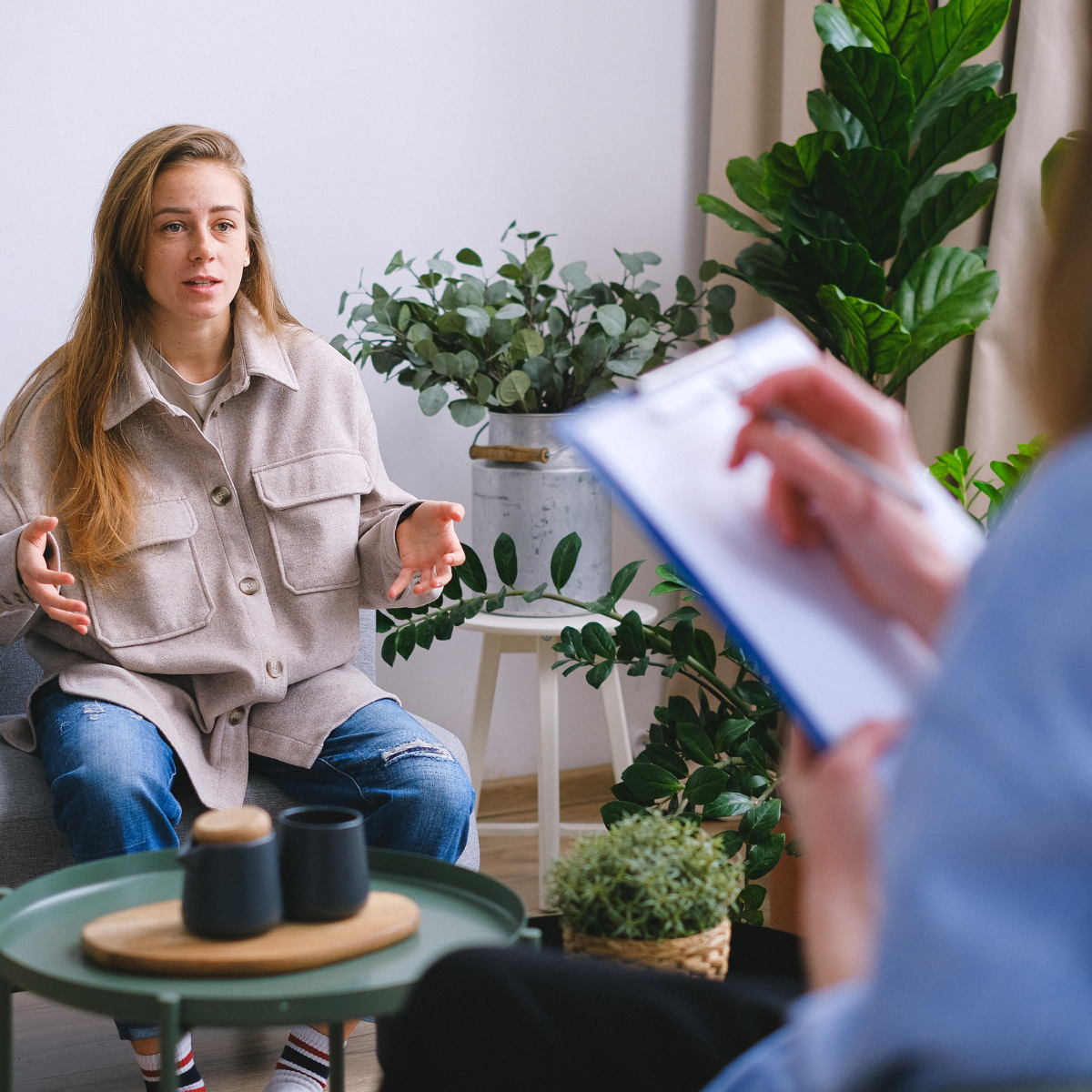 Vrouw in de overgang gesprek met specialist